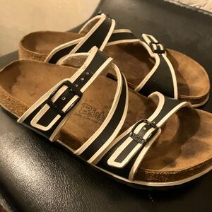Women’s and men’s Birk’s size 9w - 8m